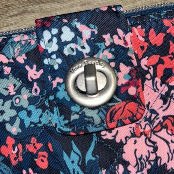 Vera Bradley Performance Twill Turnlock Wallet Cabbage Rose Cabernet NWT - Picture 2 of 7